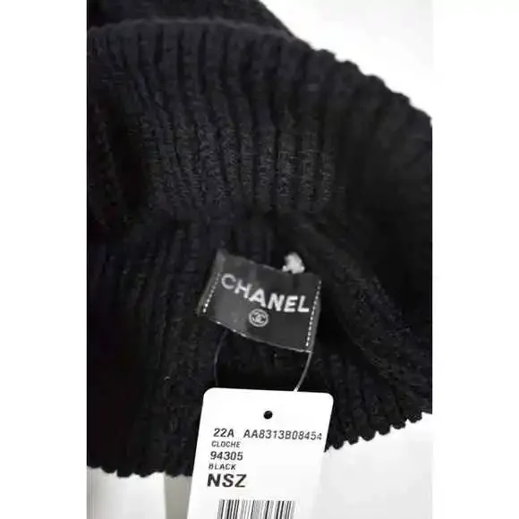 Chanel 22A Cashmere Black Gold Sequin CC Logo Beanie Winter Hat Cap Cloche - Picture 11 of 12